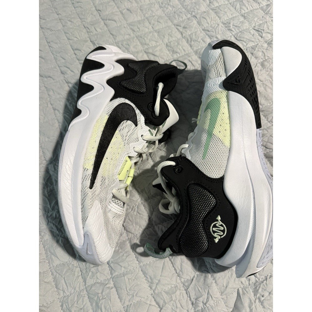 Nike Giannis Antetokounmpo White W BLK Size 5Y Basketball Shoes Immortality 2 - Picture 2 of 5